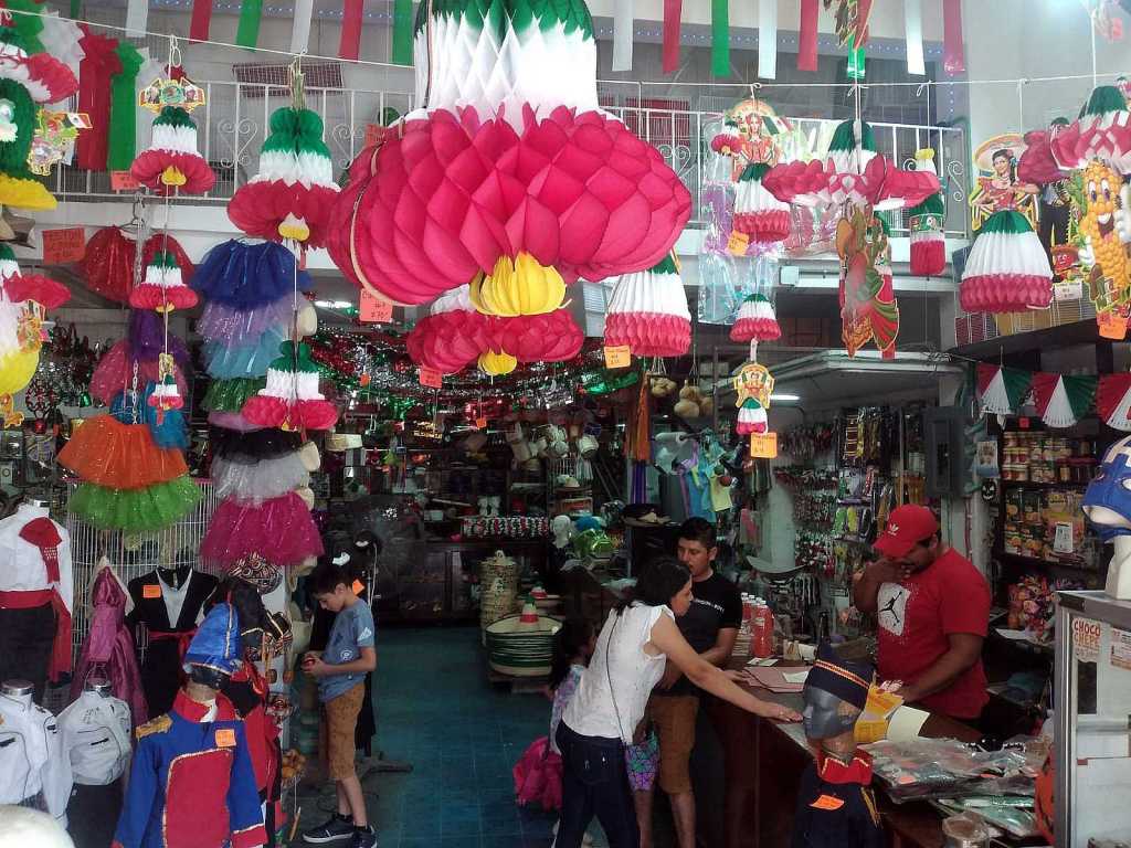 Esperan altas ventas de artículos por mes patrio – Novedades de Tabasco