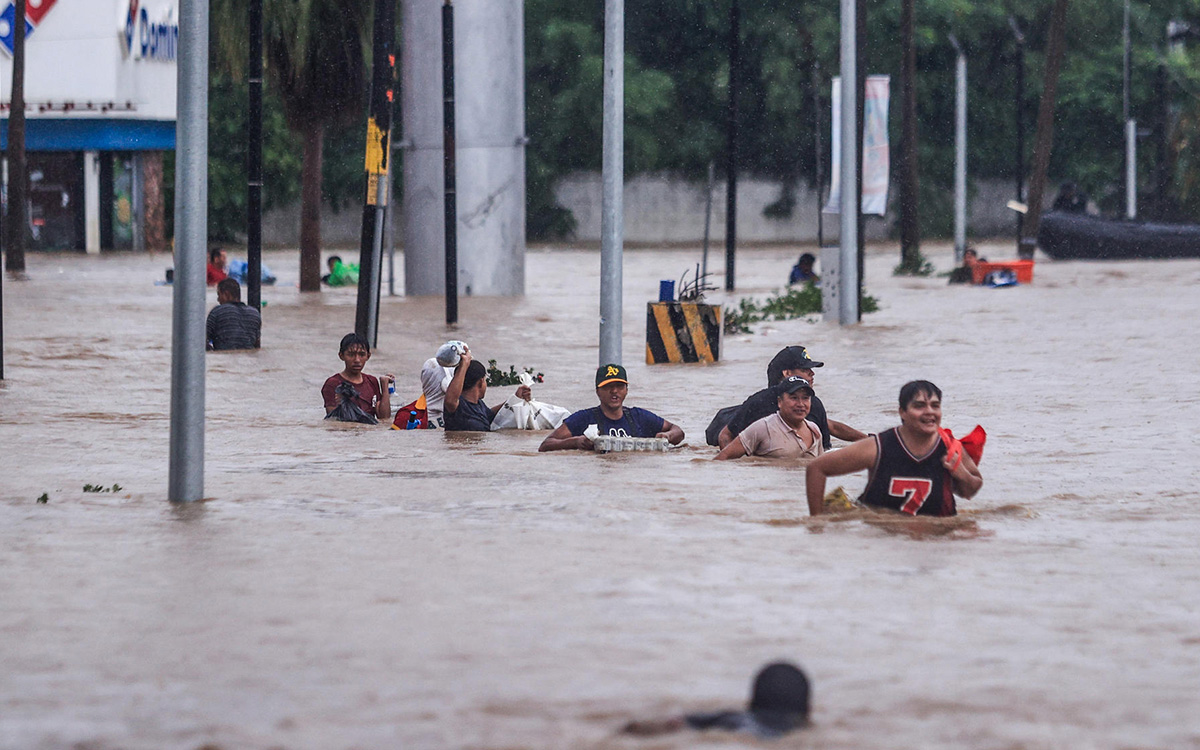 Huracán John deja 22 muertos a su paso por México; se degrada en Michoacán