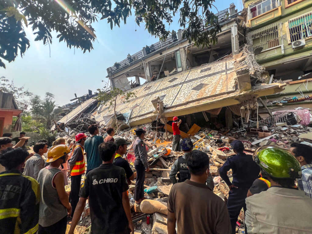 Aumenta a mil 644 la cifra de muertos por el terremoto en Myanmar ...