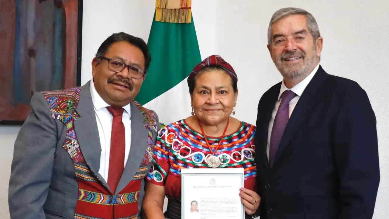 Rigoberta Menchú recibe nacionalidad mexicana en reconocimiento a su ...