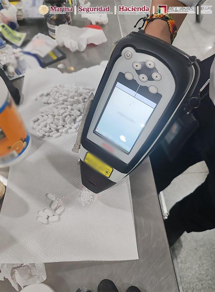 Aseguran más de 8 mil pastillas de hidrocodona ocultas en suplementos en el AICM - Novedades de Tabasco